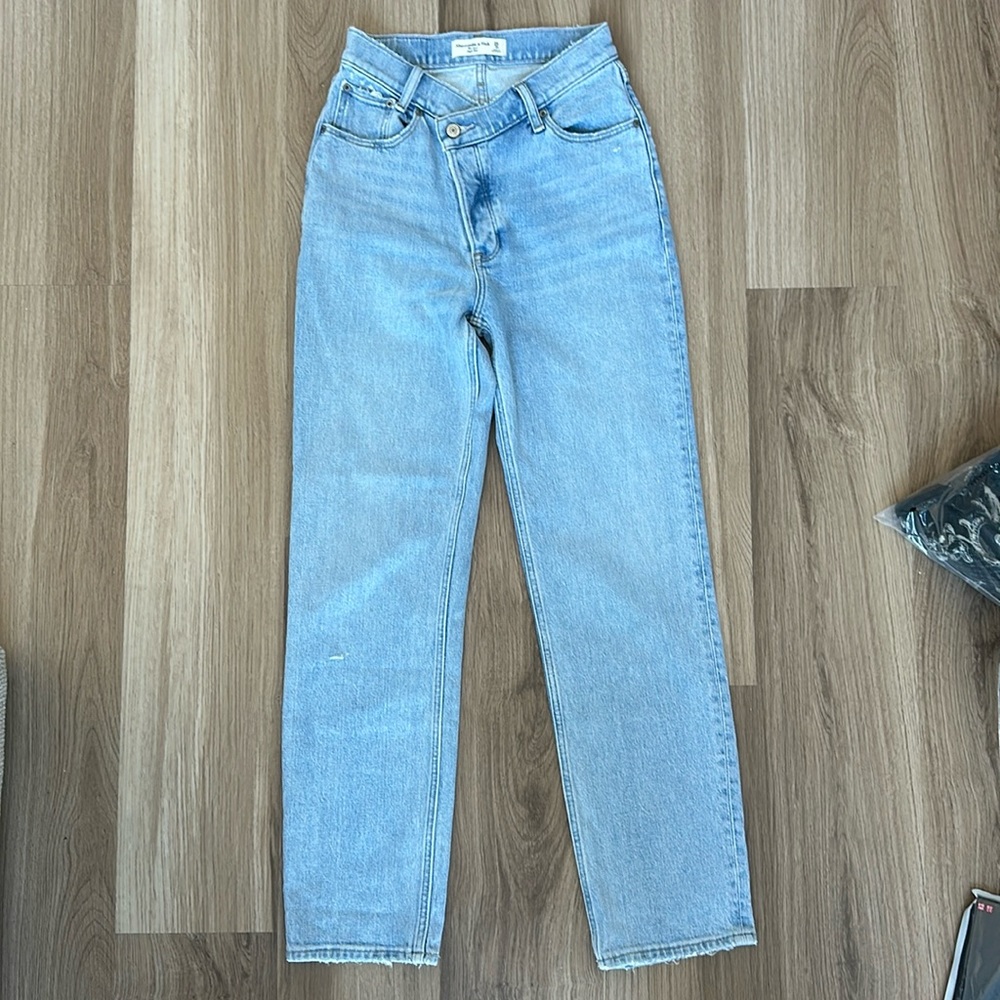 NWOT Abercrombie & Fitch Dad High Rise Jeans